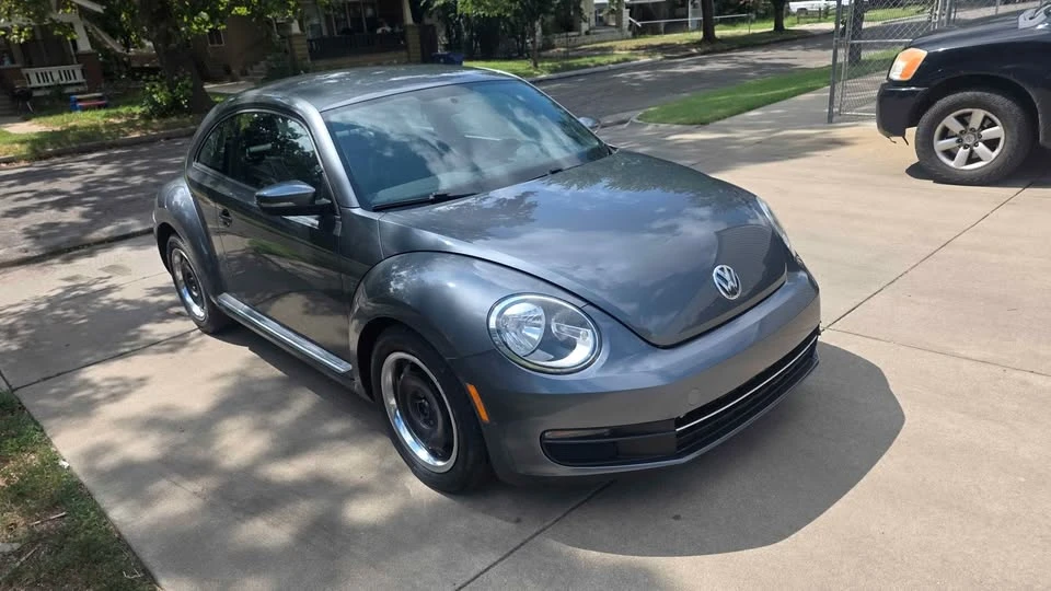 2012 Volkswagen A5 Beetle - Image 2 of 18