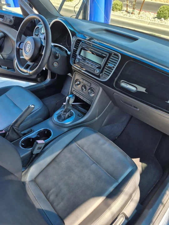 2012 Volkswagen A5 Beetle - Image 6 of 11