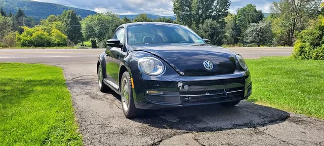 2012 Volkswagen Beetle 2.5L Hatchback 2D