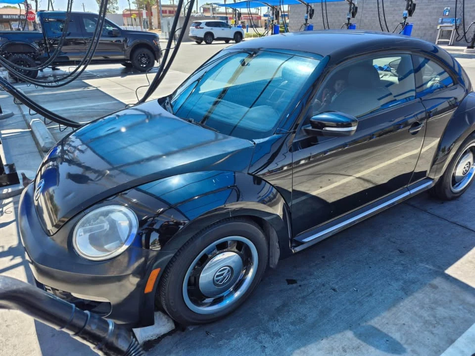 2012 Volkswagen A5 Beetle - Image 2 of 11