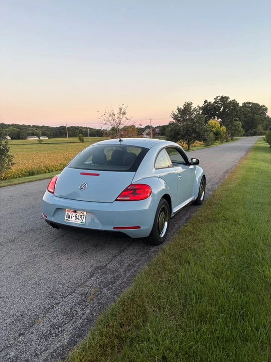 2012 Volkswagen A5 Beetle - Image 2 of 10