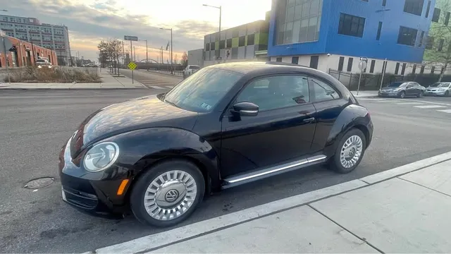 2012 Volkswagen Beetle 2.5L Hatchback 2D