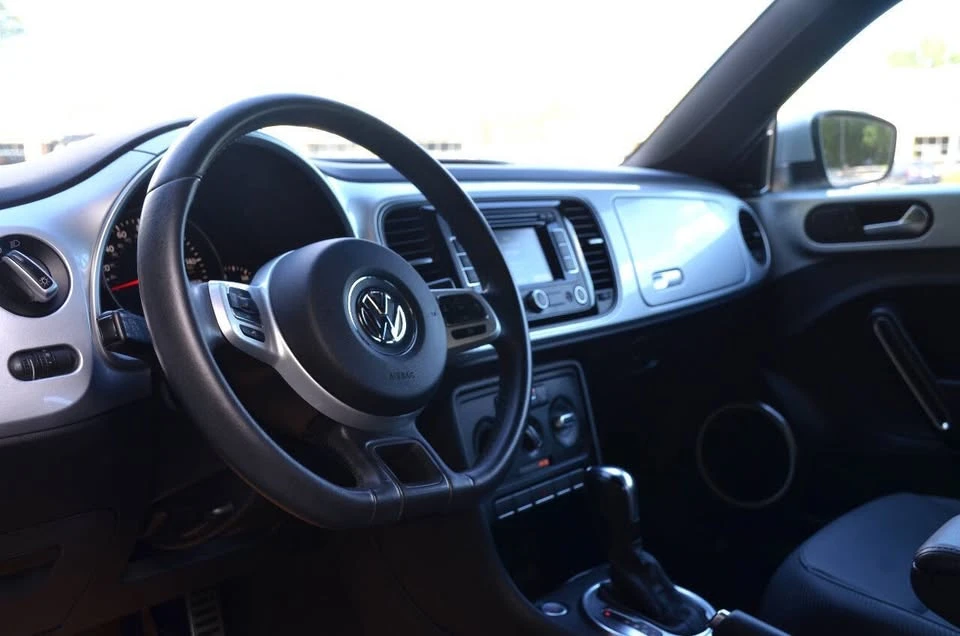 2012 Volkswagen A5 Beetle - Image 6 of 15