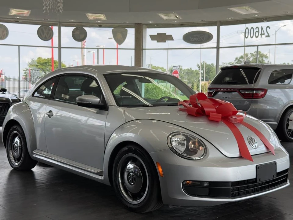 2012 Volkswagen A5 Beetle - Image 2 of 12