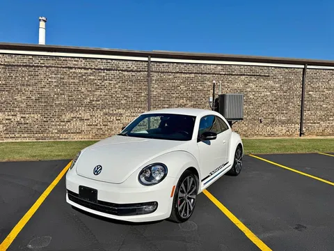 2012 Volkswagen Beetle Car play and back up camera
