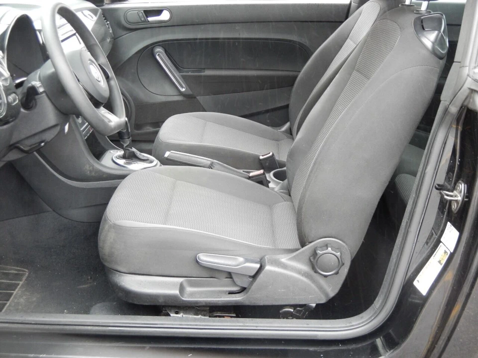 2012 Volkswagen A5 Beetle - Image 2 of 12