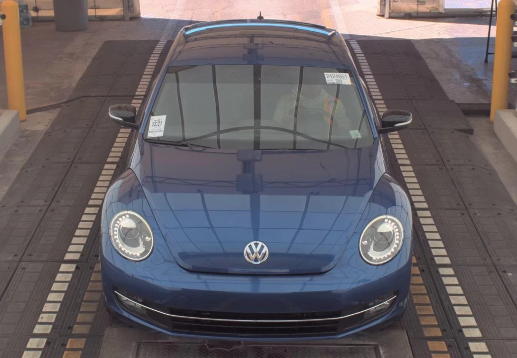 2012 Volkswagen A5 Beetle - Image 2 of 12