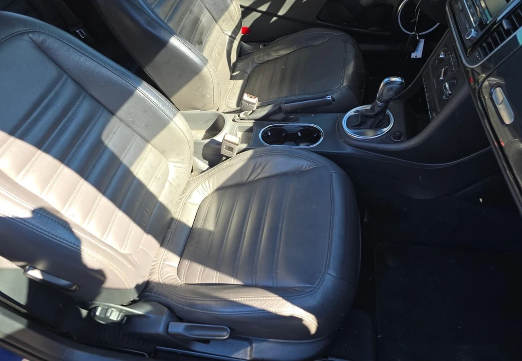 2012 Volkswagen A5 Beetle - Image 11 of 12