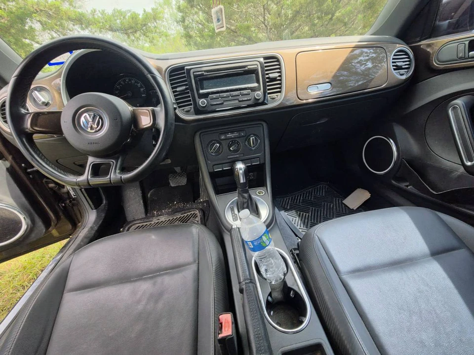 2012 Volkswagen A5 Beetle - Image 7 of 10