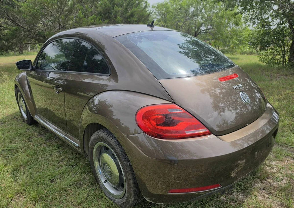 2012 Volkswagen A5 Beetle - Image 6 of 10