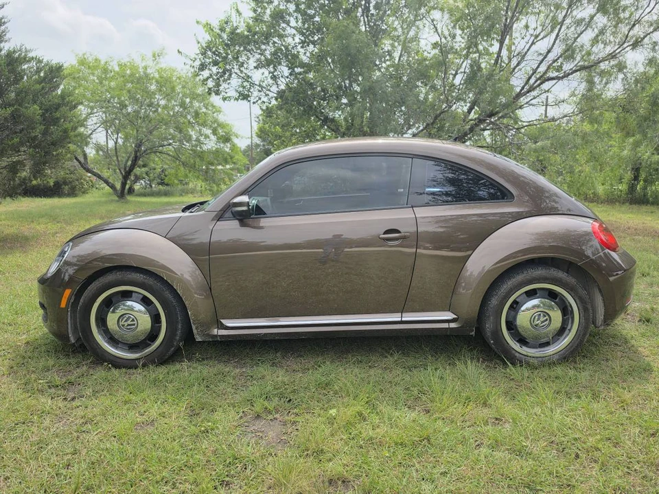 2012 Volkswagen A5 Beetle - Image 4 of 10