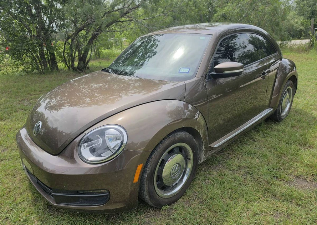 2012 Volkswagen A5 Beetle - Image 2 of 10