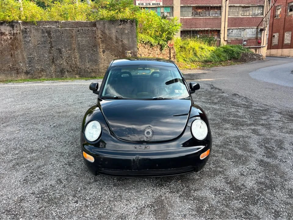 2012 Volkswagen A5 Beetle - Image 2 of 10