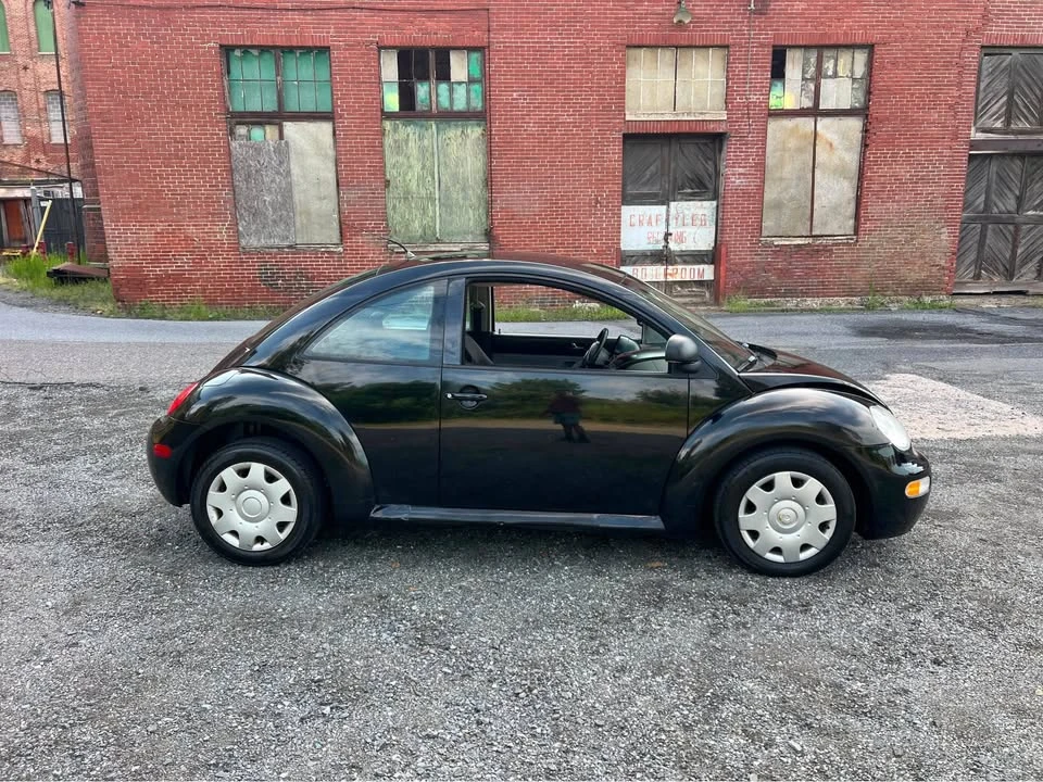 2012 Volkswagen A5 Beetle - Image 6 of 10