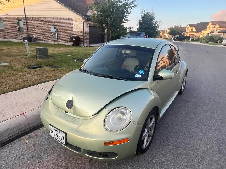 2012 Volkswagen A5 Beetle - Image 2 of 7