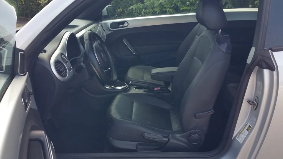 2012 Volkswagen A5 Beetle - Image 8 of 16