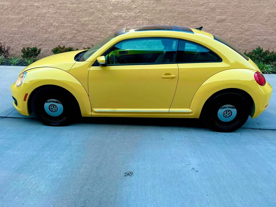 2012 Volkswagen A5 Beetle - Image 3 of 10