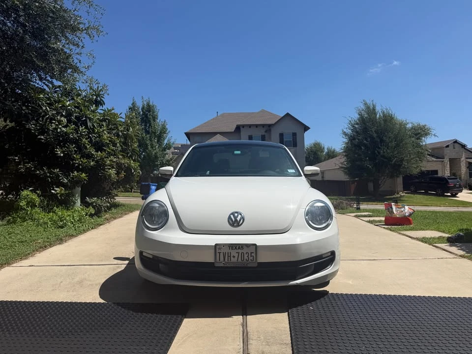 2012 Volkswagen A5 Beetle - Image 2 of 13