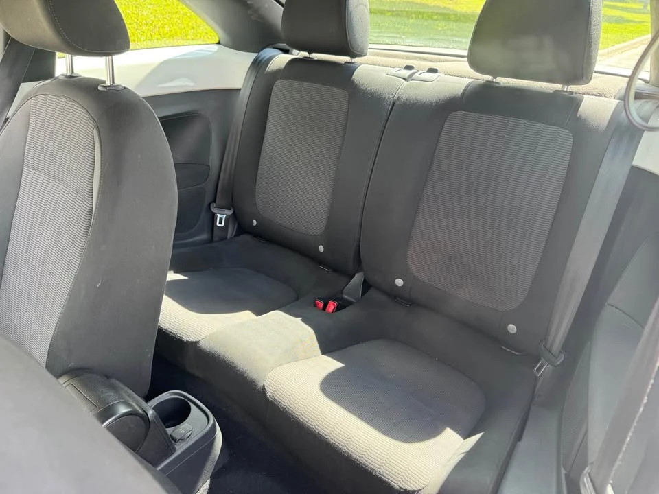 2012 Volkswagen A5 Beetle - Image 6 of 10