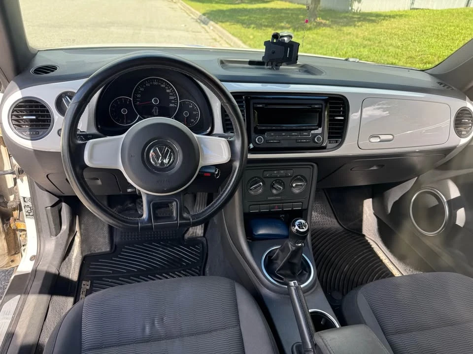 2012 Volkswagen A5 Beetle - Image 7 of 10