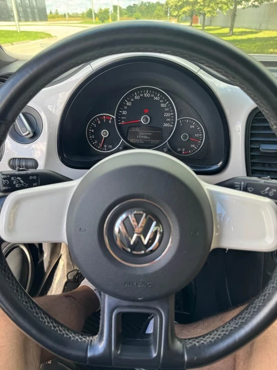 2012 Volkswagen A5 Beetle - Image 9 of 10