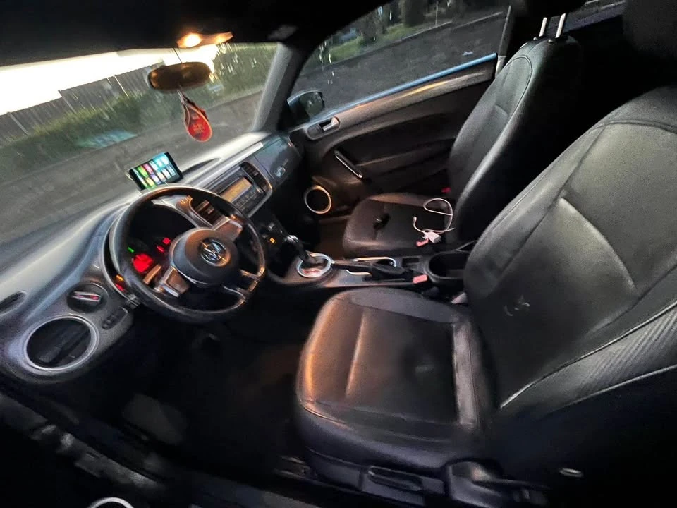 2012 Volkswagen A5 Beetle - Image 3 of 11