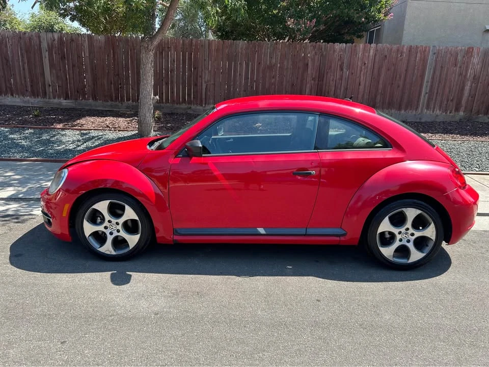 2012 Volkswagen A5 Beetle - Image 6 of 16