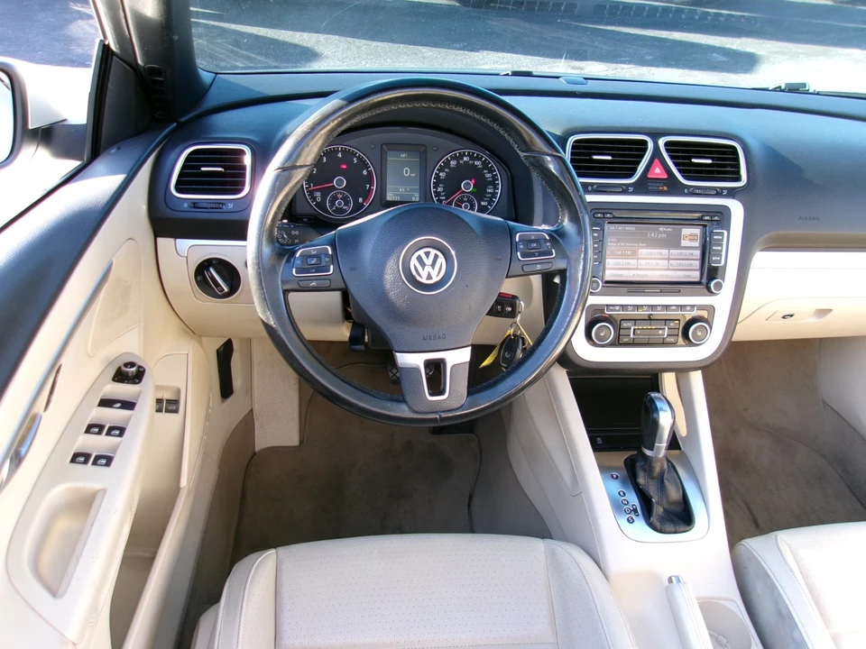 2012 Volkswagen Eos - Image 17 of 20