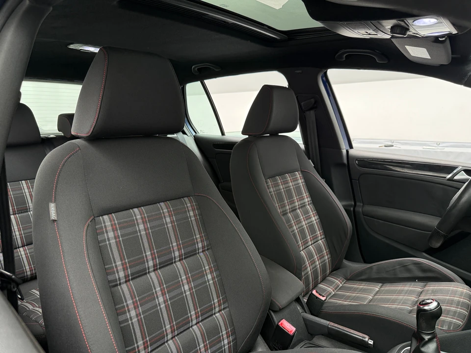2012 Volkswagen - Image 3 of 31