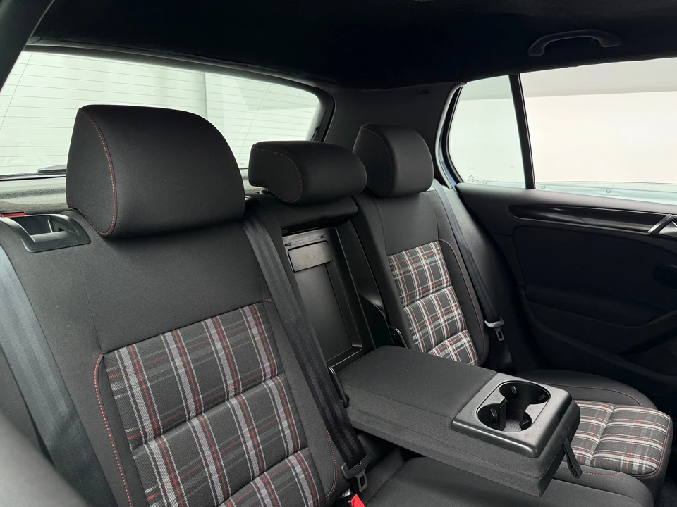 2012 Volkswagen - Image 4 of 31