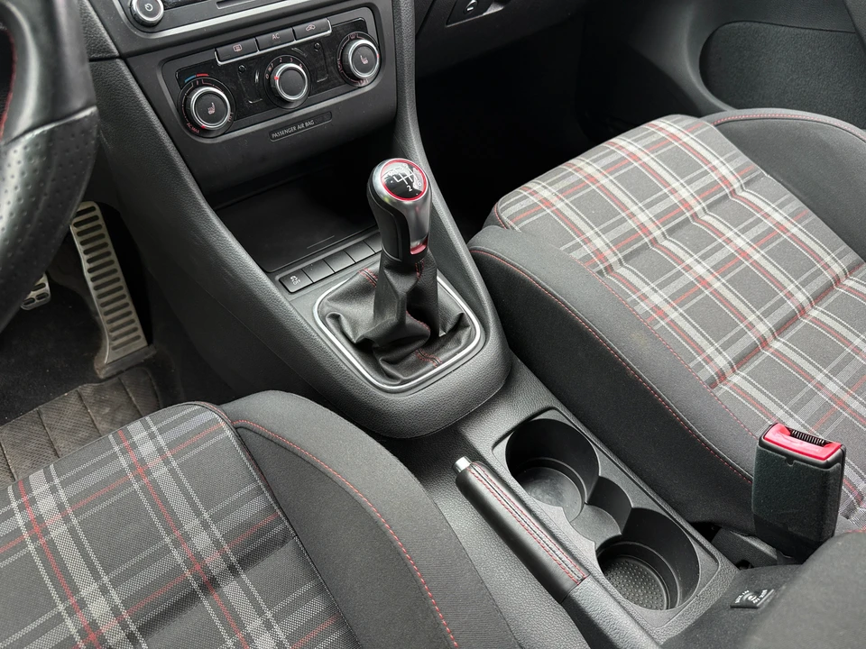 2012 Volkswagen - Image 7 of 31