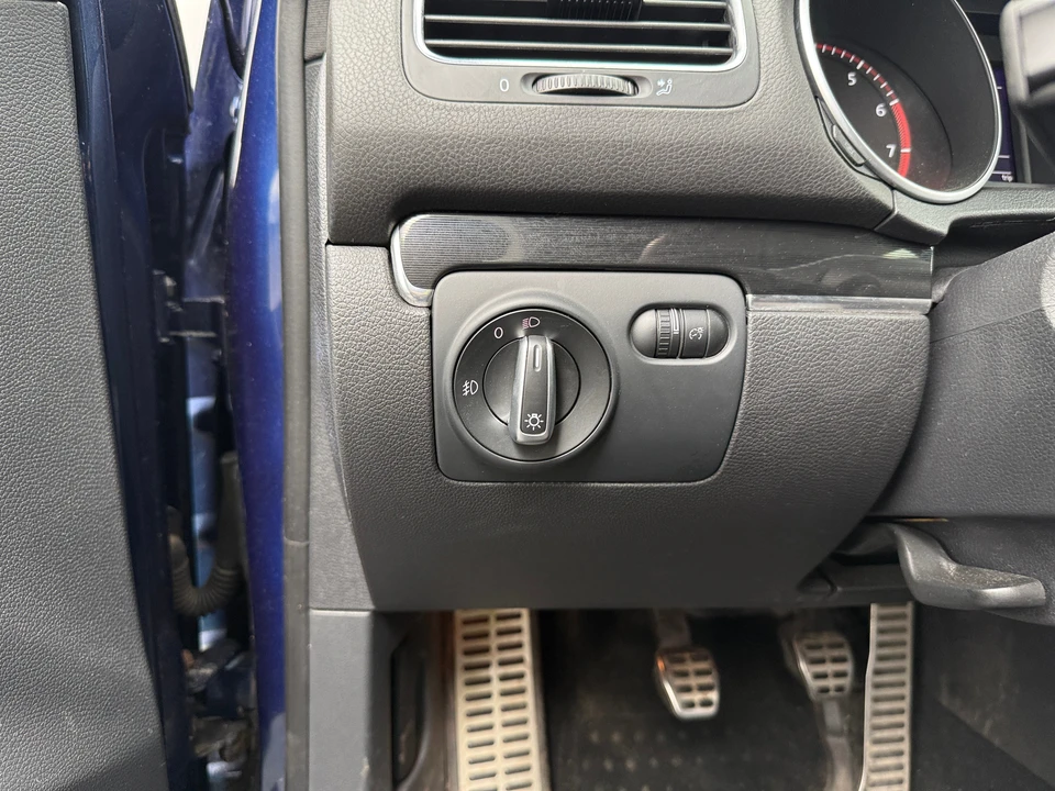 2012 Volkswagen - Image 10 of 31