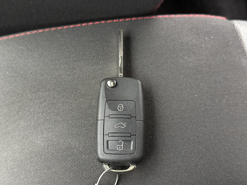 2012 Volkswagen - Image 11 of 31
