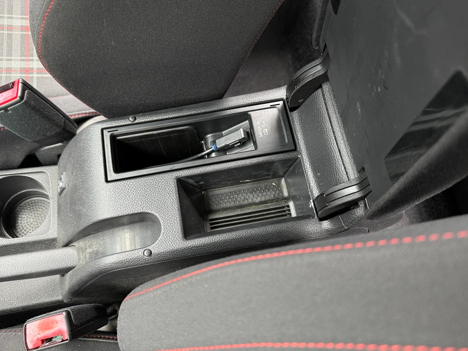 2012 Volkswagen - Image 13 of 31