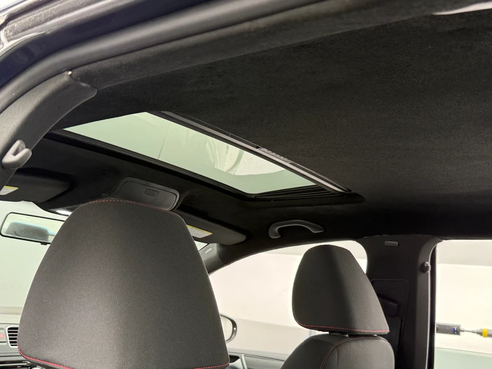 2012 Volkswagen - Image 14 of 31