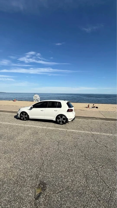 2012 Volkswagen GTI Mk6 - Image 4 of 5