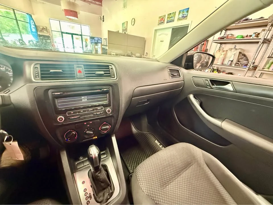 2012 Volkswagen A6 Jetta - Image 12 of 15