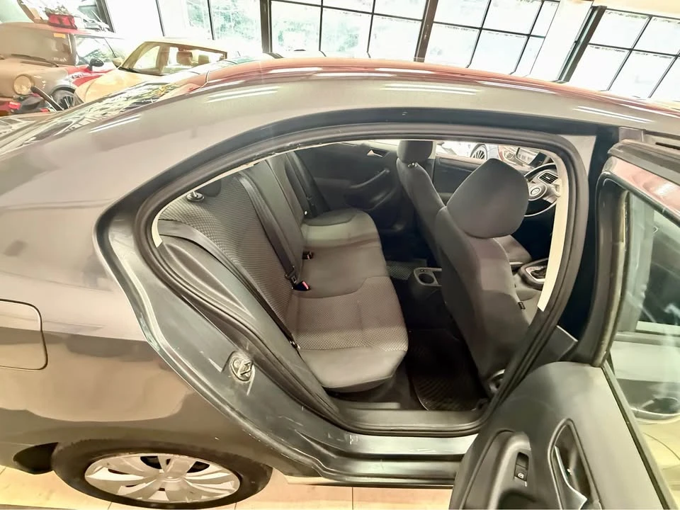 2012 Volkswagen A6 Jetta - Image 9 of 15