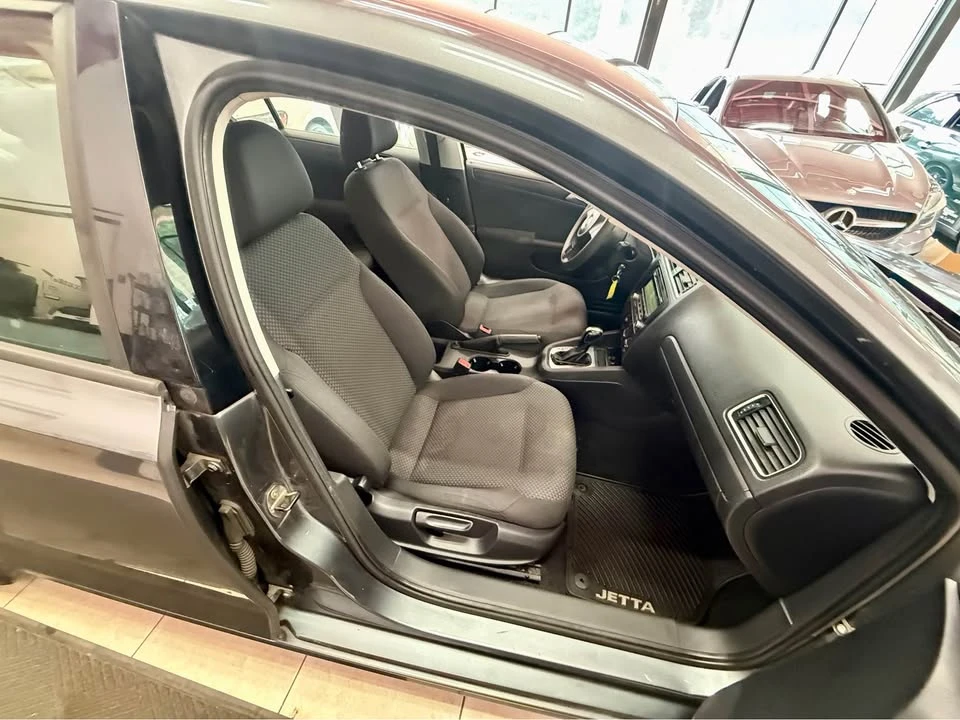 2012 Volkswagen A6 Jetta - Image 10 of 15