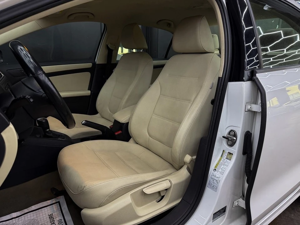 2012 Volkswagen A6 Jetta - Image 16 of 21