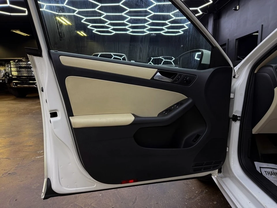 2012 Volkswagen A6 Jetta - Image 12 of 21