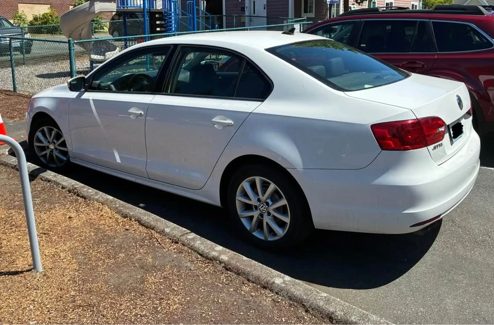 2012 Volkswagen A6 Jetta - Image 2 of 12