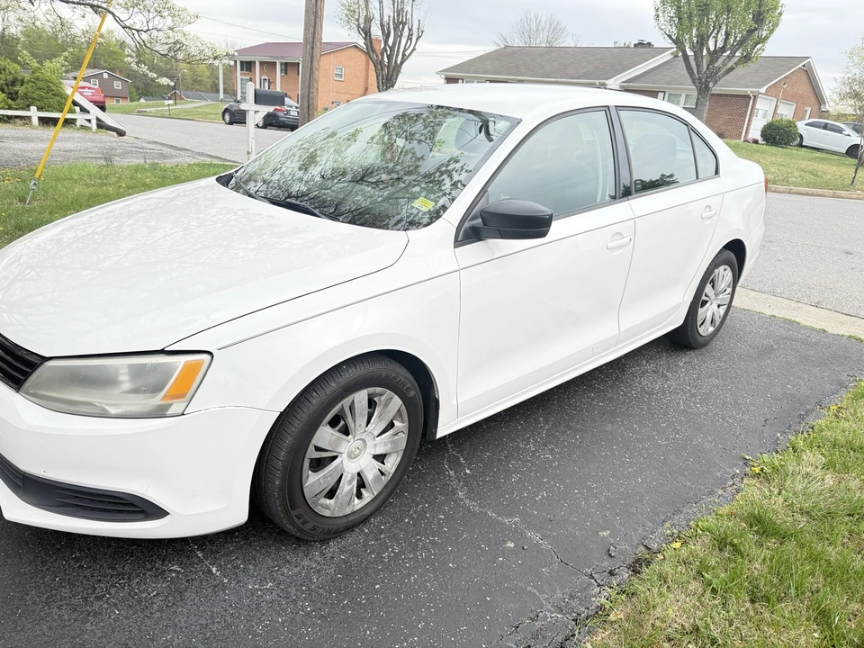 2012 Volkswagen A6 Jetta - Image 2 of 12