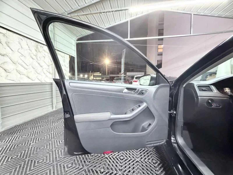 2012 Volkswagen A6 Jetta - Image 10 of 12