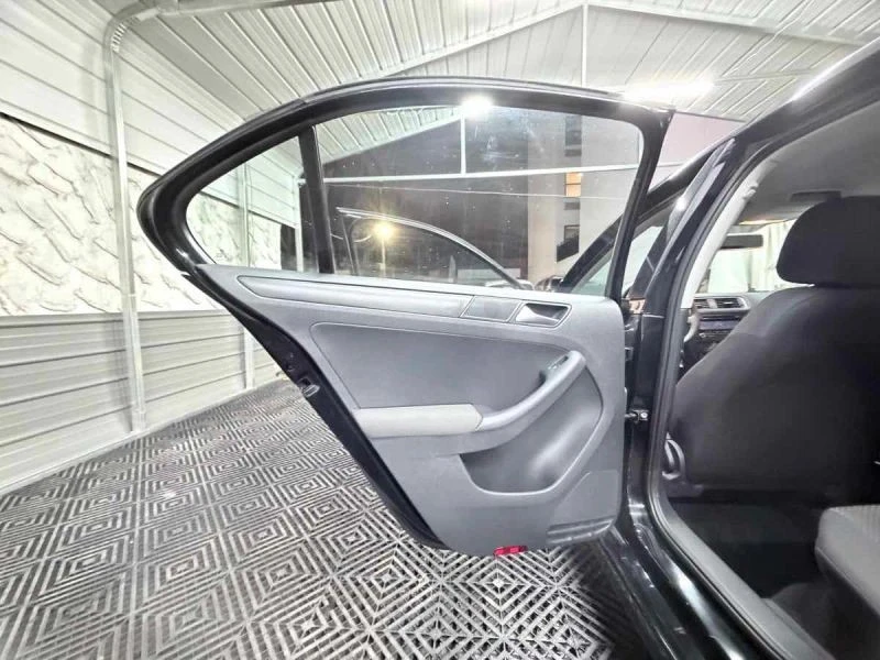 2012 Volkswagen A6 Jetta - Image 11 of 12