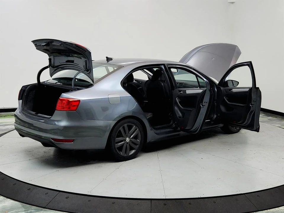 2012 Volkswagen A6 Jetta - Image 11 of 12