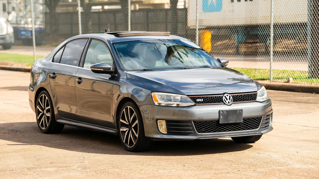 2012 Volkswagen A6 Jetta - Image 10 of 31