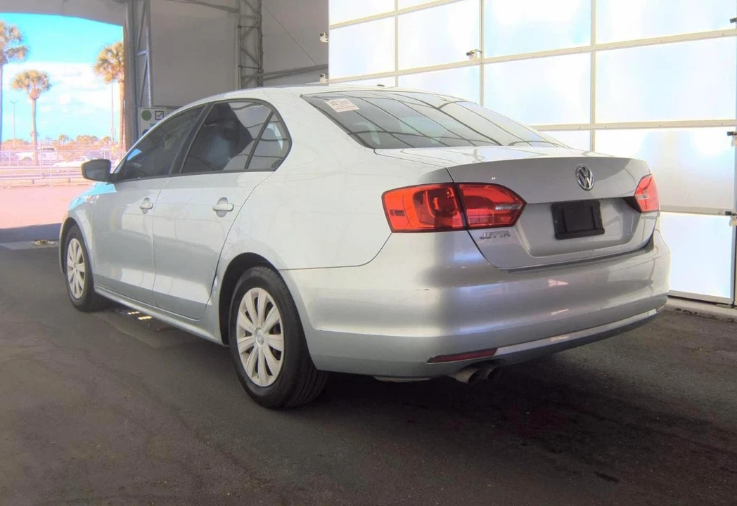 2012 Volkswagen A6 Jetta - Image 2 of 12