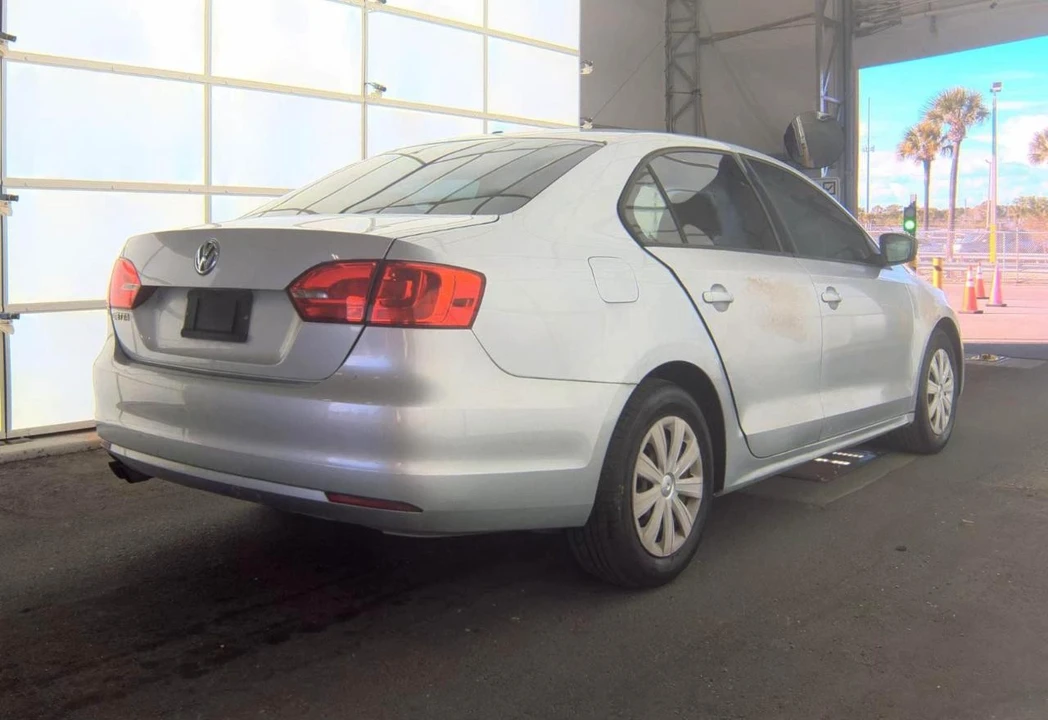 2012 Volkswagen A6 Jetta - Image 4 of 12