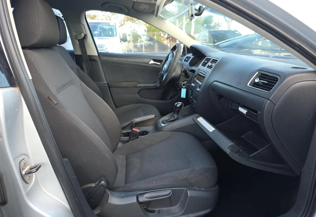 2012 Volkswagen A6 Jetta - Image 9 of 12
